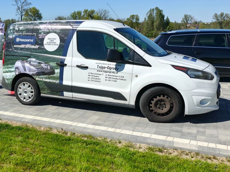 Montaż robota koszącego